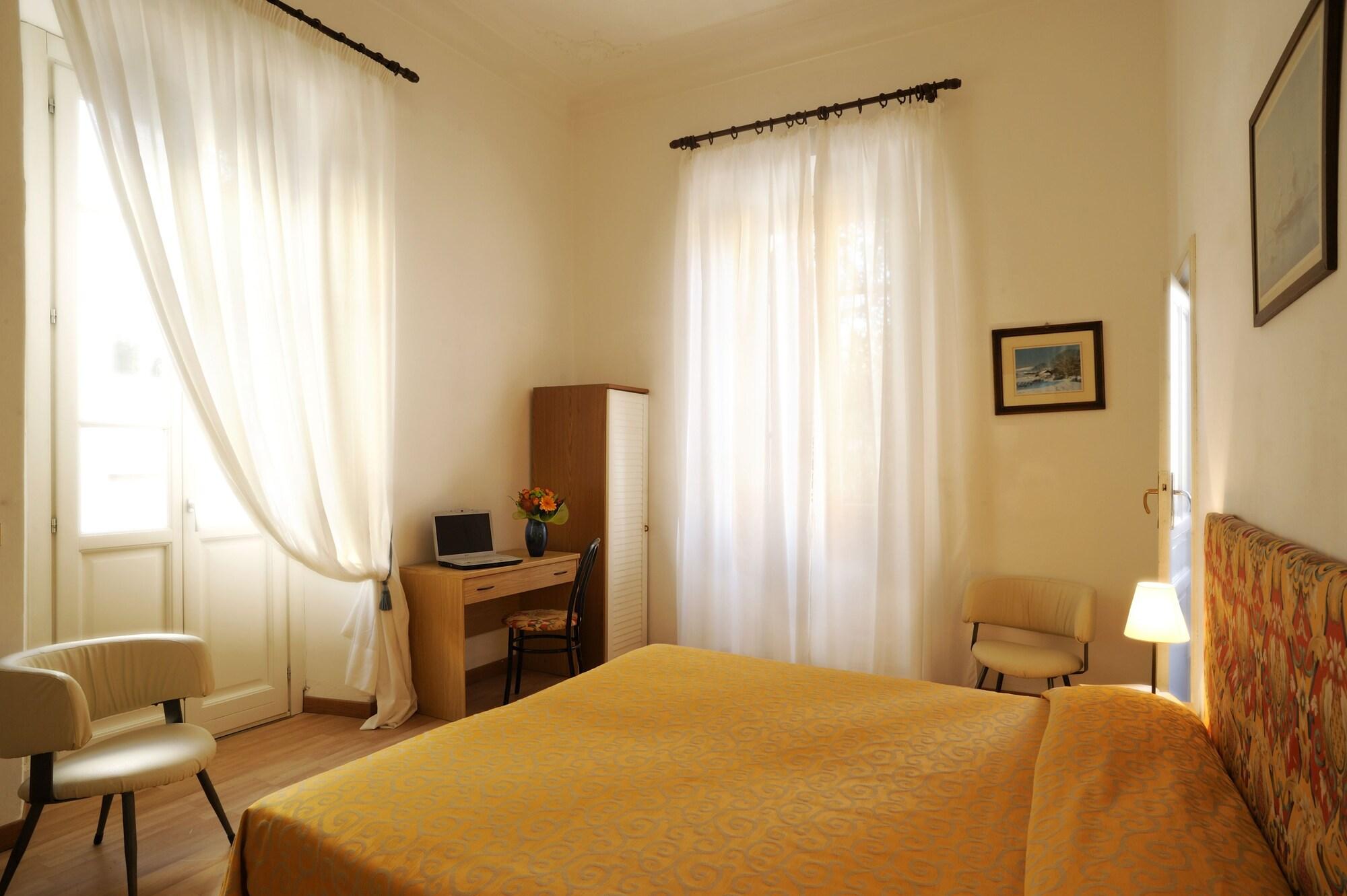 אלסיו Hotel Alfieri מראה חיצוני תמונה